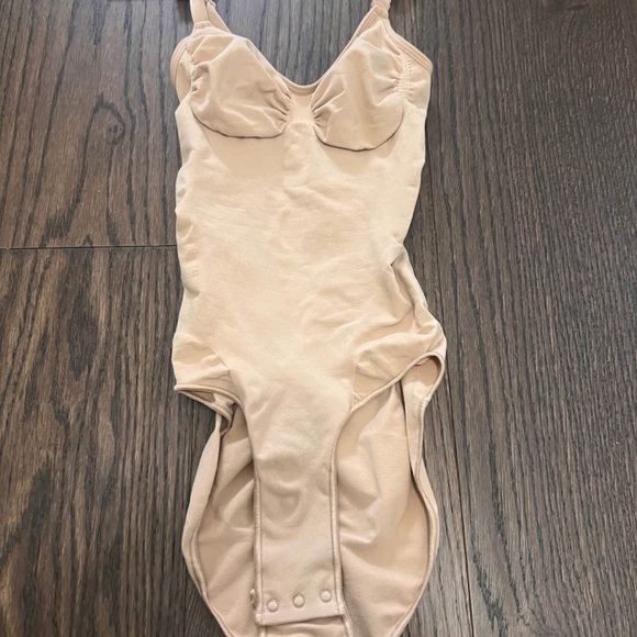 SKIMS - Picture 1 of 1